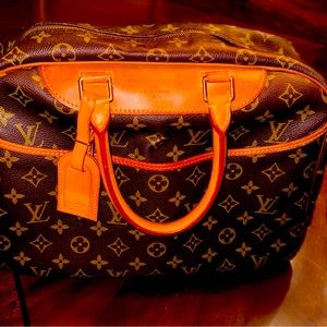 Like new Louis Vuitton bag and matching wallet